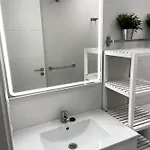 Апартаменти Guayres - *
